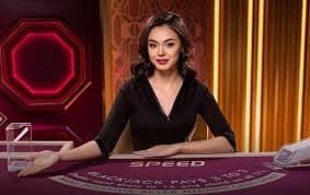 Tangkapan layar aplikasi duniabet55 di Android menampilkan daftar permainan slot dan taruhan Liga 1
